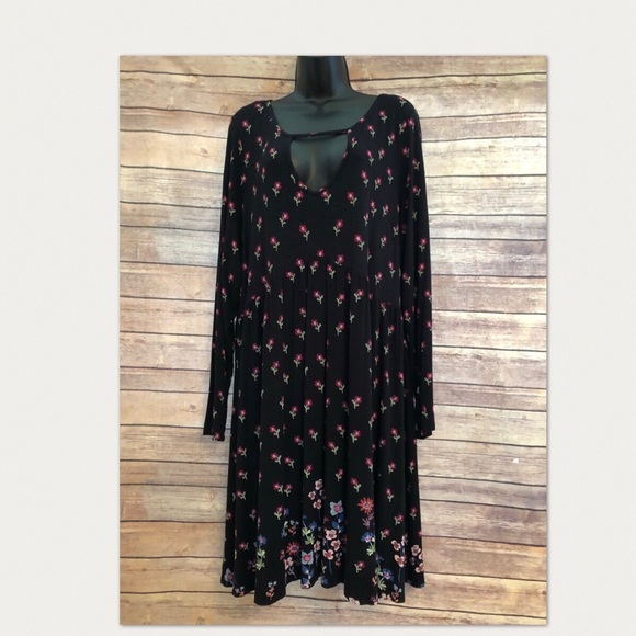 ❌SOLD❌🌸Host Pick🌸Black Floral Dress Long Sleeves - Picture 2 of 8